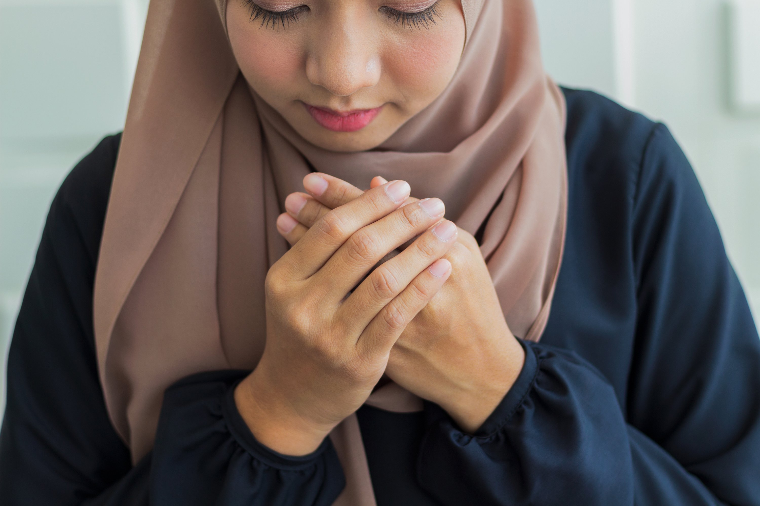 Close-up Muslim Women Dressed in Black Hijab, Praying and Praying to Allah Religious Rituals for Peace